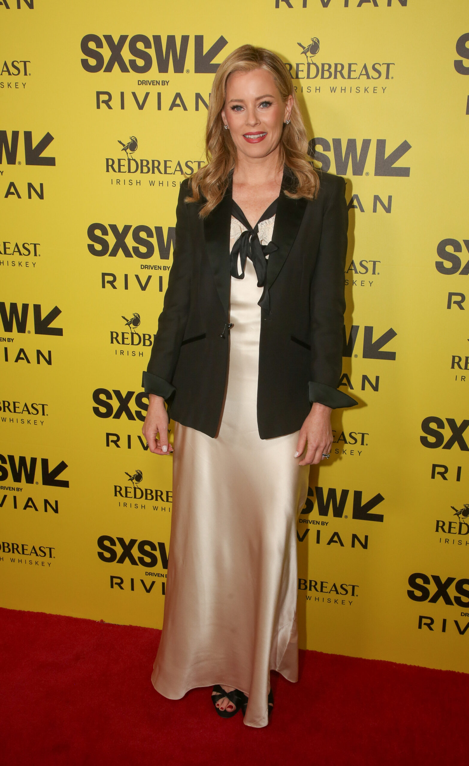 elizabeth-banks-talks-about-the-challenges-of-excelling-in-hollywood