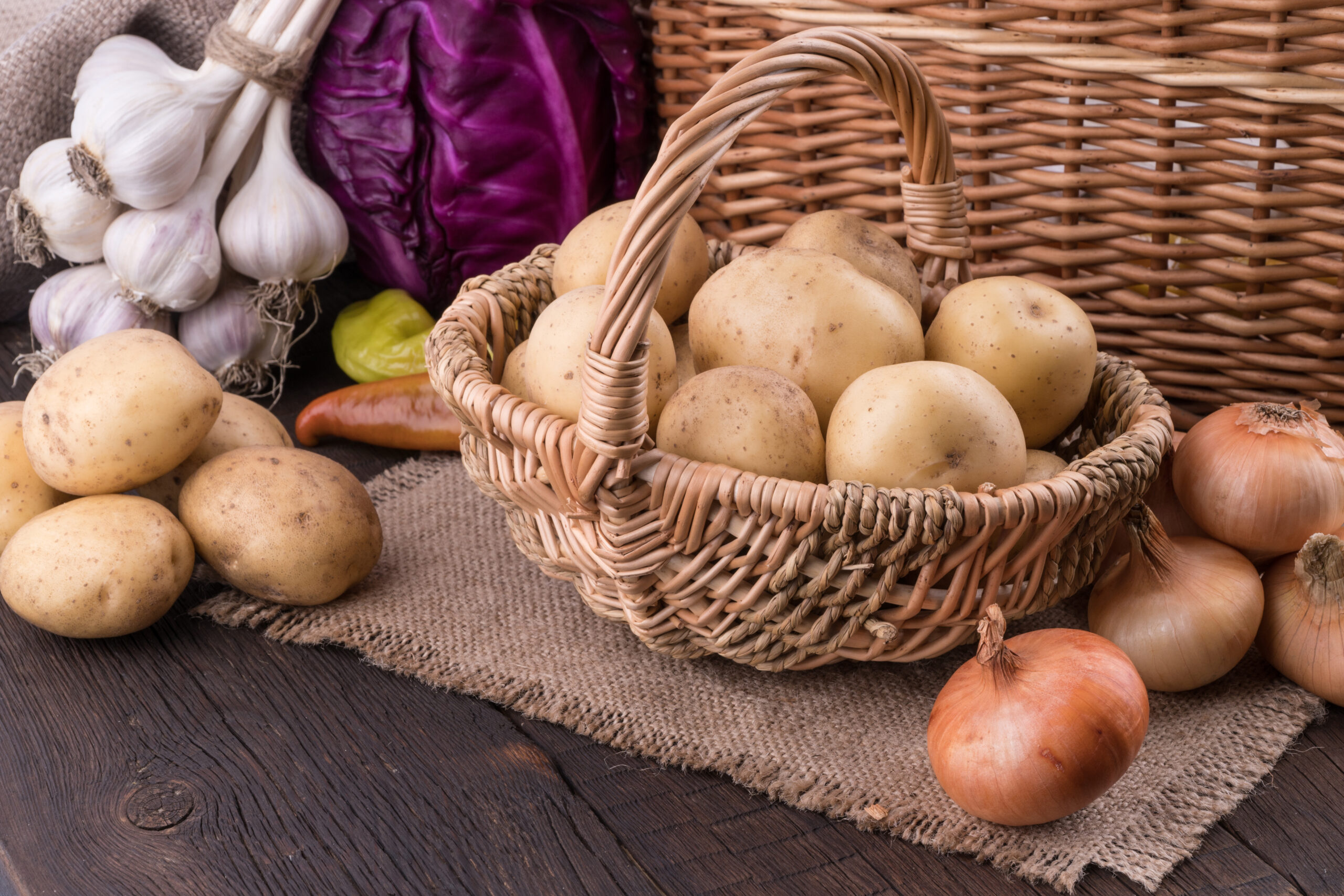 the-secret-to-making-your-potatoes-and-onions-last-twice-as-long-(and-why-you-should-never-put-them-together)