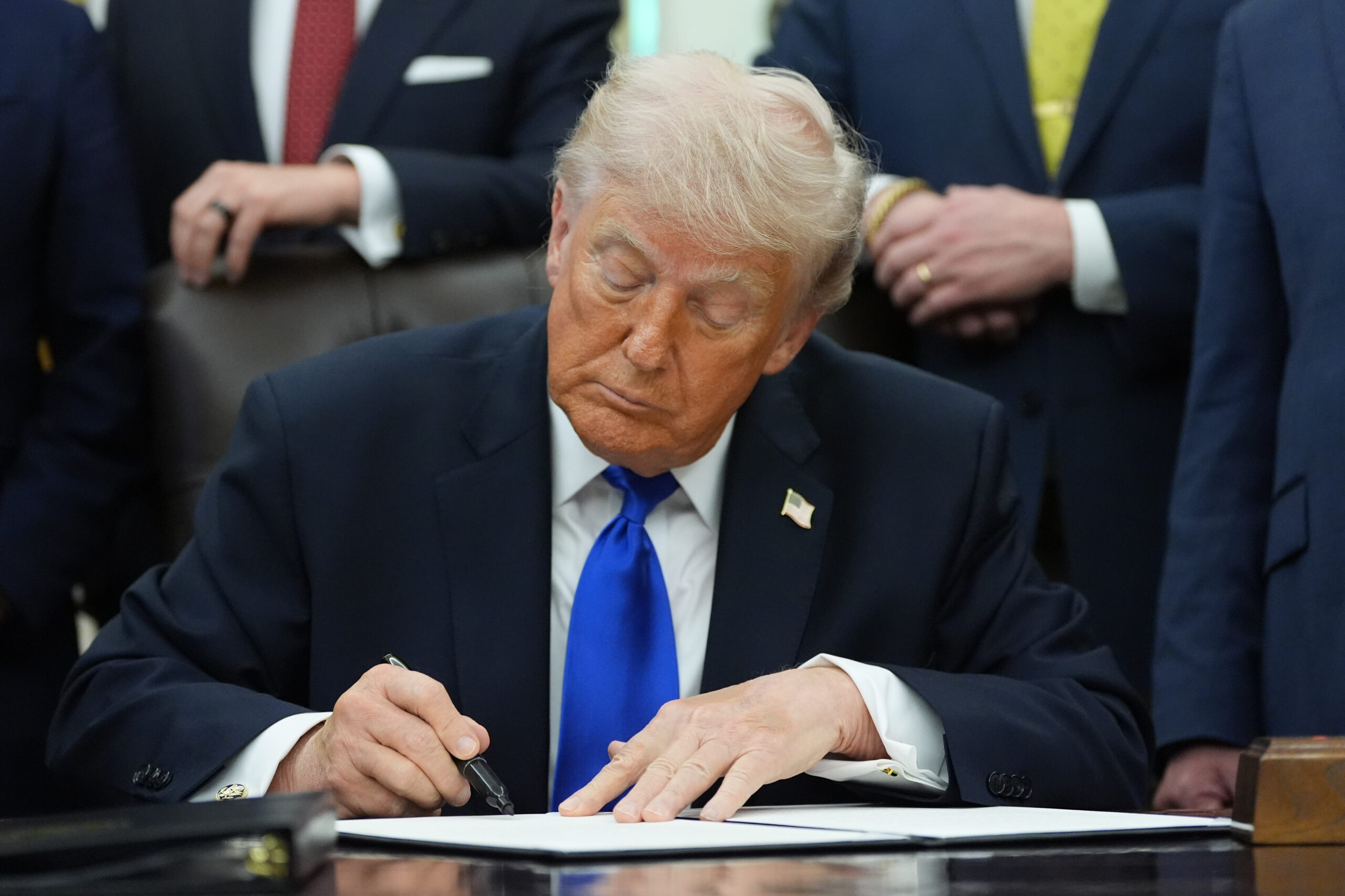 trump-signs-bipartisan-deal-ending-partial-dhs-shutdown,-but-leaves-out-funding-for-ice-and-cbp