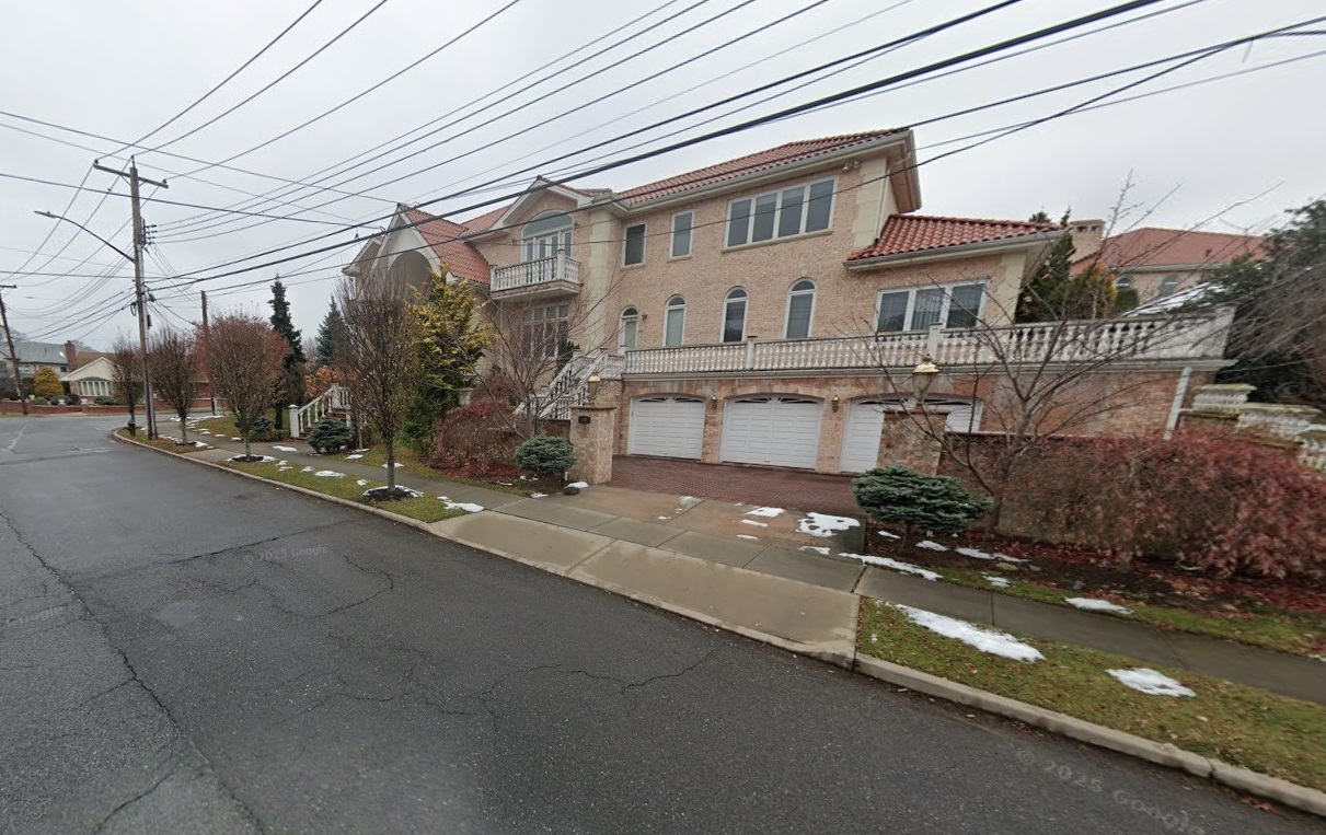 a-queens-neighborhood-is-among-the-5-most-expensive-in-new-york-for-the-first-time