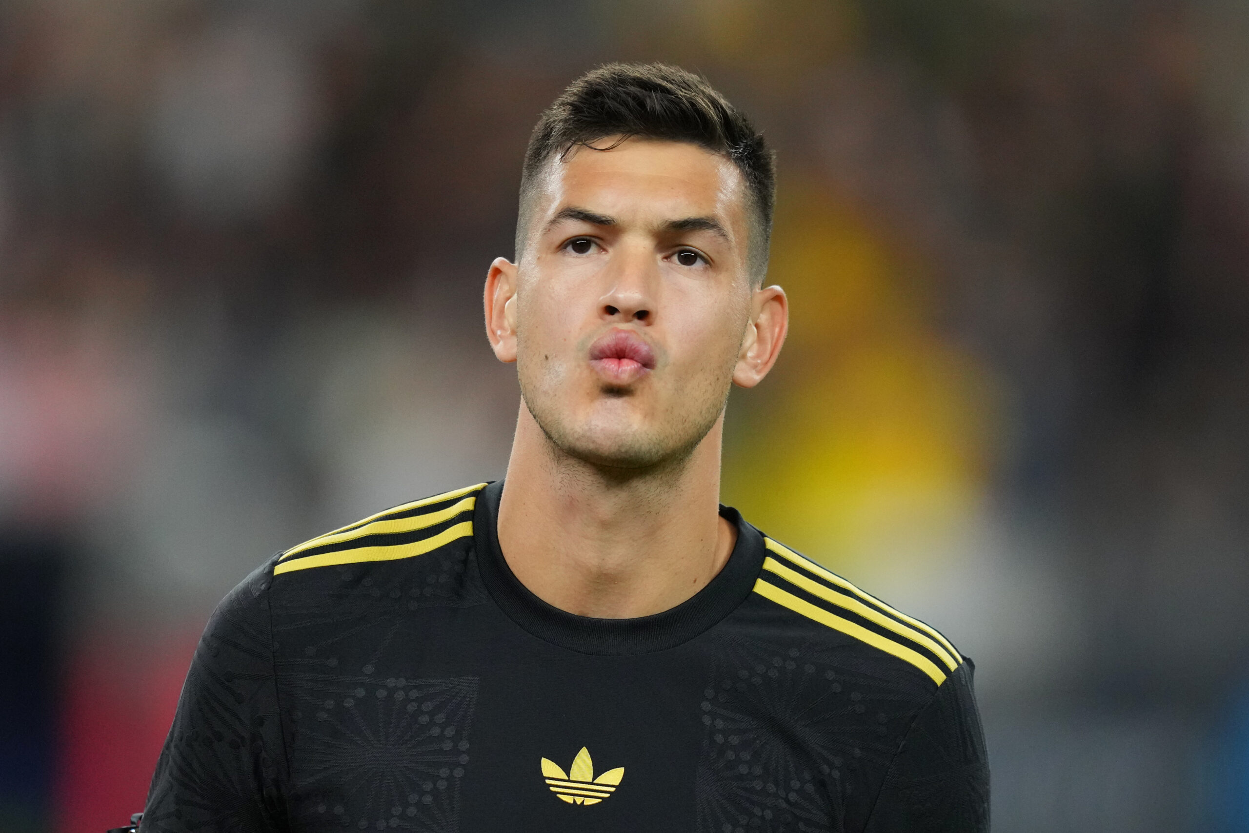 cesar-montes-is-injured-and-sets-off-alarms-in-mexico-for-the-2026-world-cup