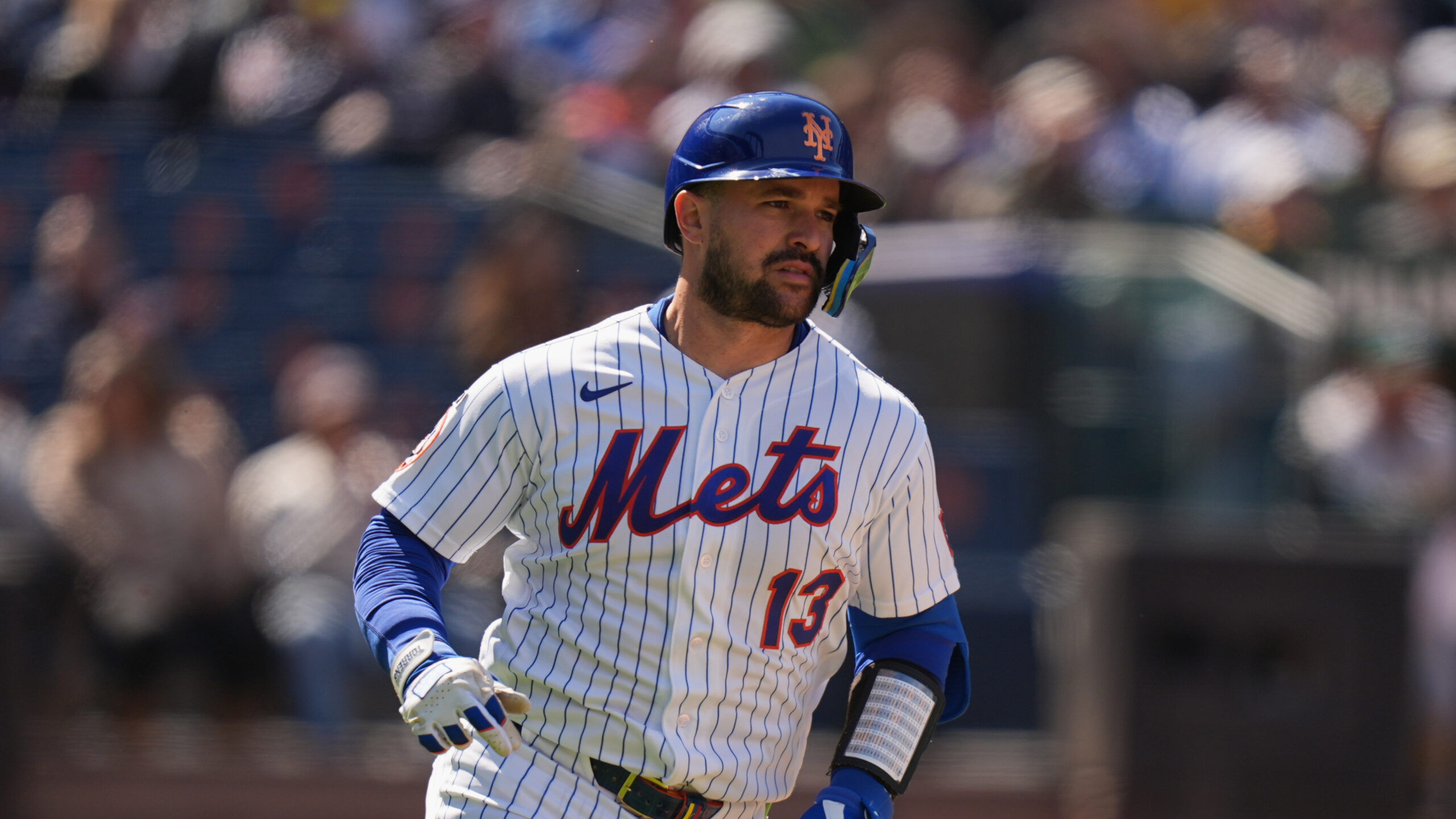 mets-extend-contract-to-venezuelan-luis-torrens-for-2-seasons