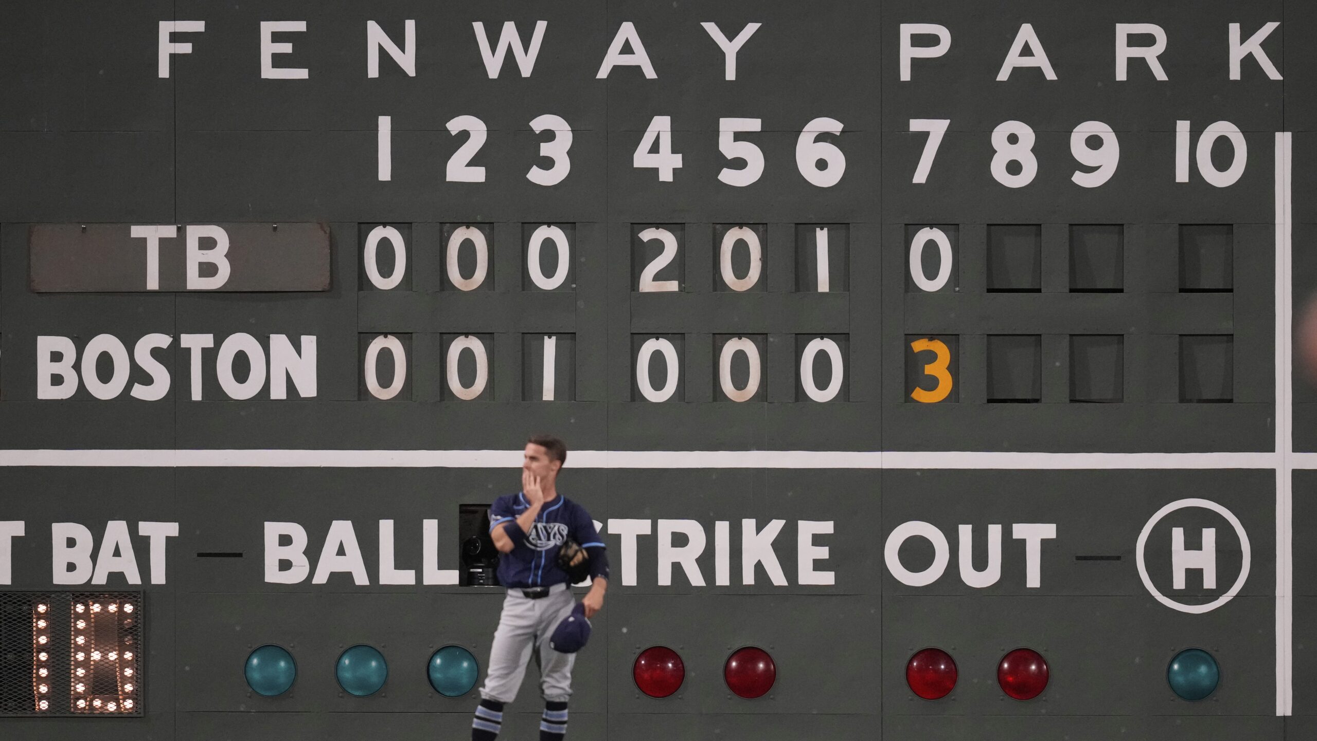 boston-red-sox-honors-venezuela-with-special-night-at-‘fenway-park’