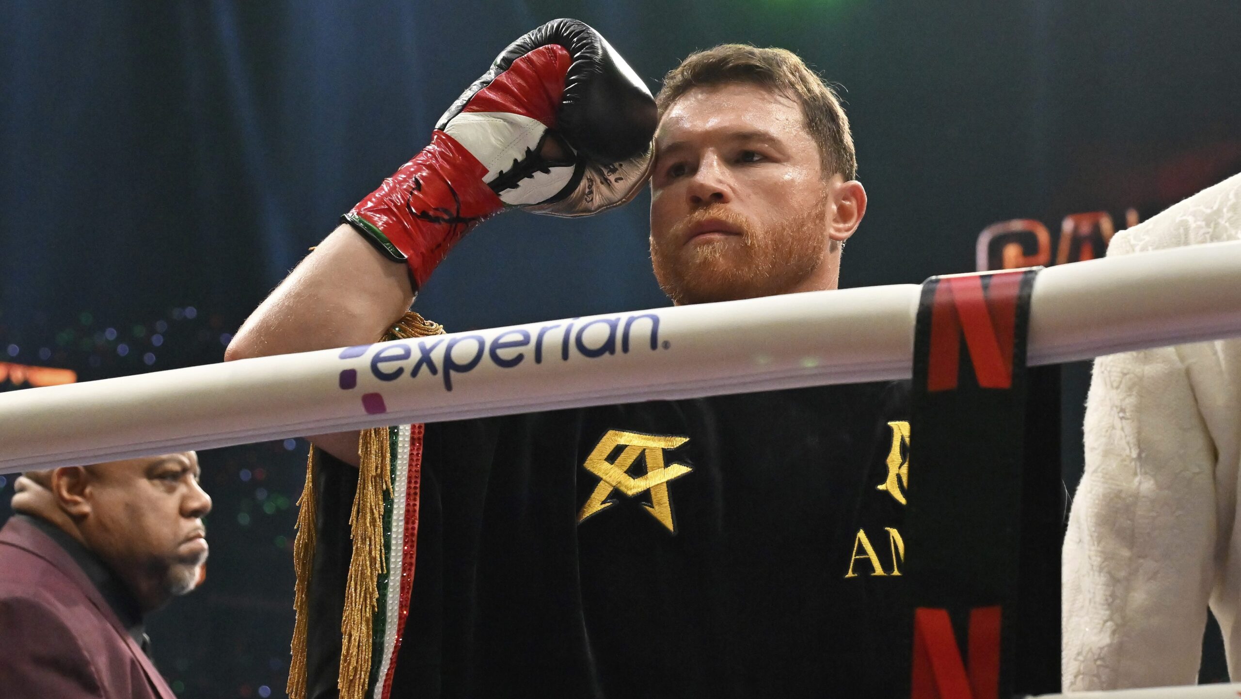 canelo-alvarez-is-booed-in-las-vegas-for-avoiding-a-fight-with-david-benavidez