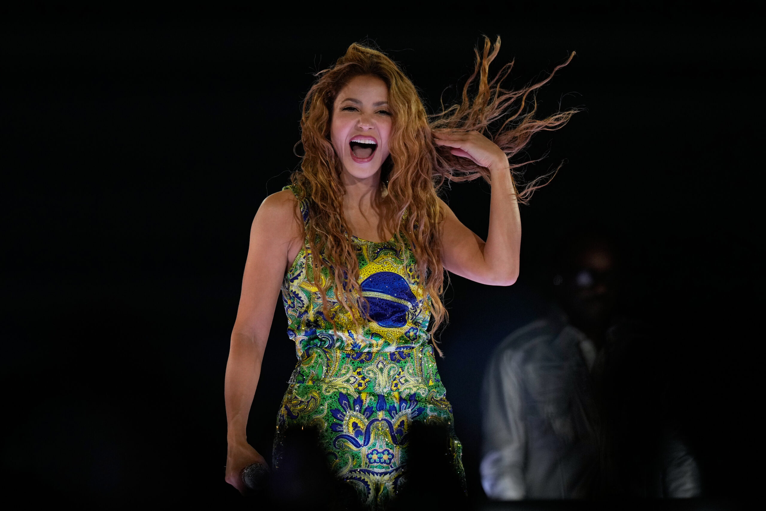 shakira-makes-history-before-two-million-people-in-copacabana