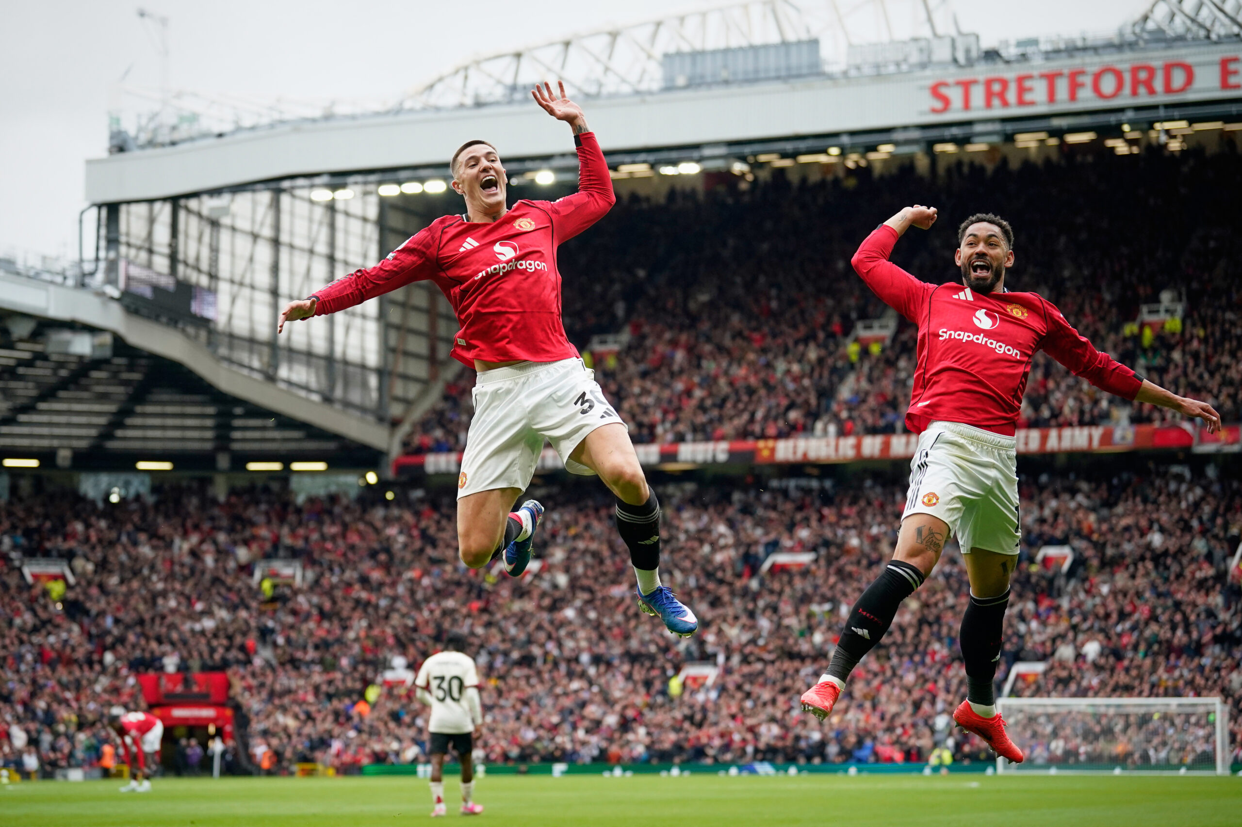 manchester-united-sealed-their-return-to-the-champions-league-after-a-frenetic-classic-against-liverpool