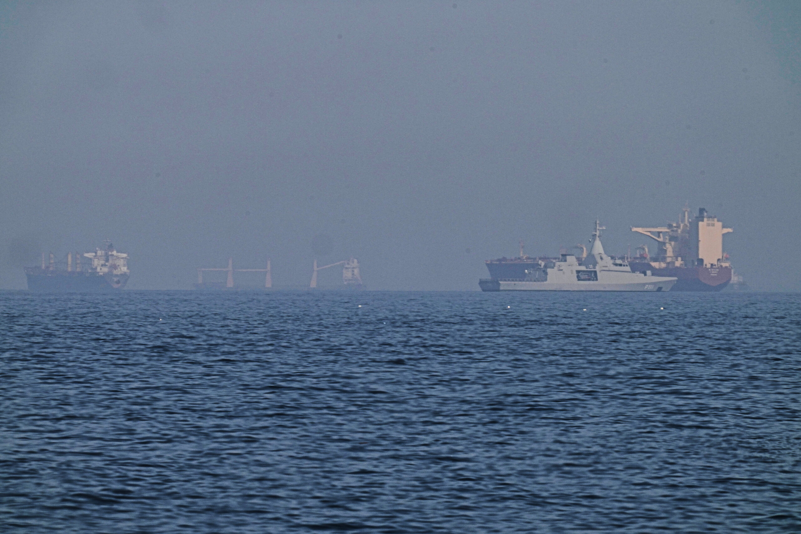 trump-announces-that-the-us-will-guide-foreign-ships-out-of-the-strait-of-hormuz