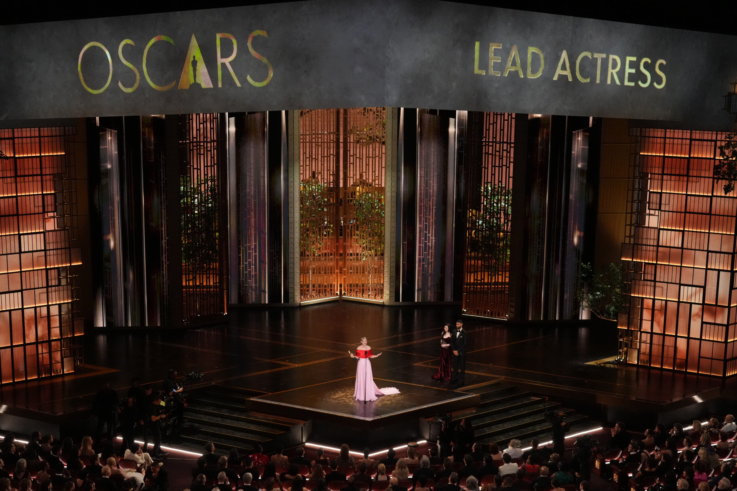 the-academy-vetoes-actors-and-scripts-made-with-ai-at-the-oscars
