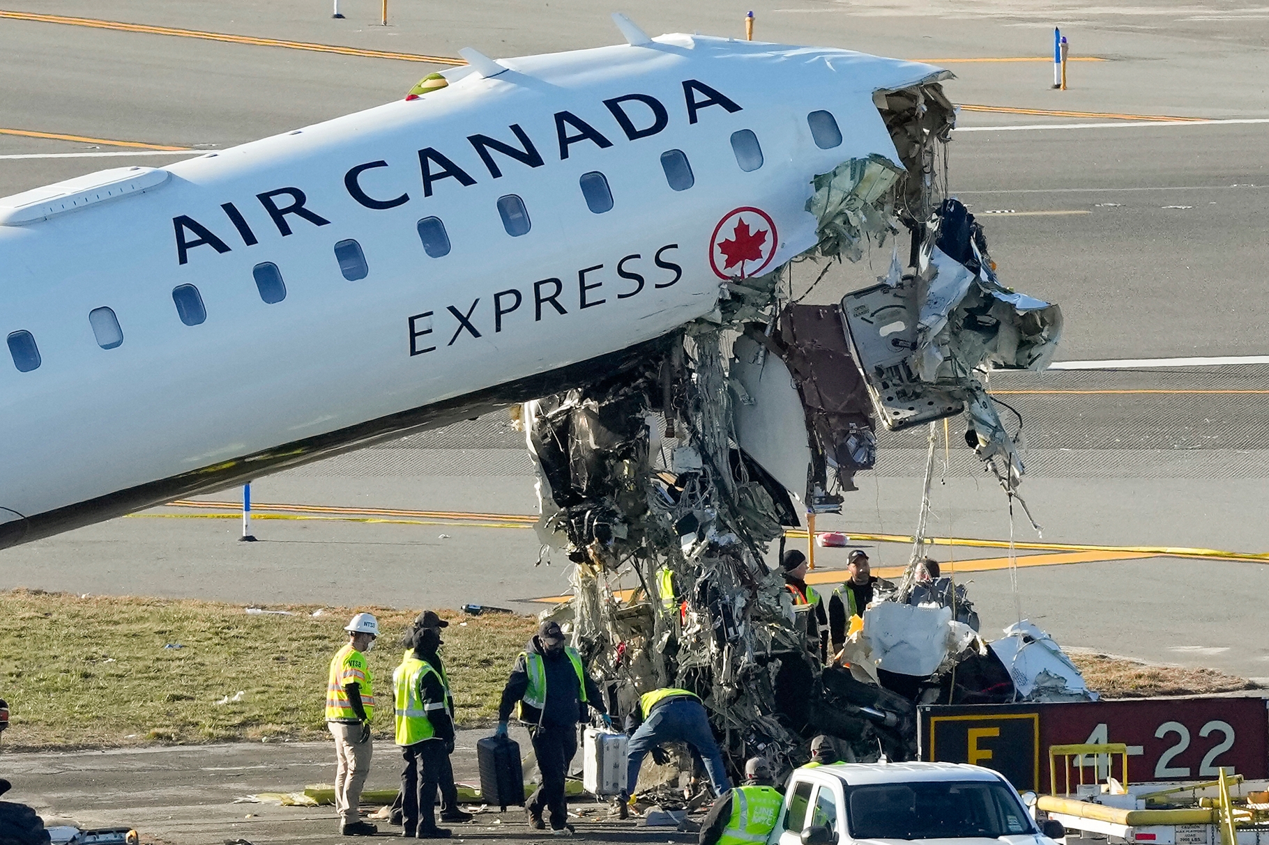 transponders-will-be-installed-at-airports-in-new-york-and-new-jersey-after-accident-at-laguardia