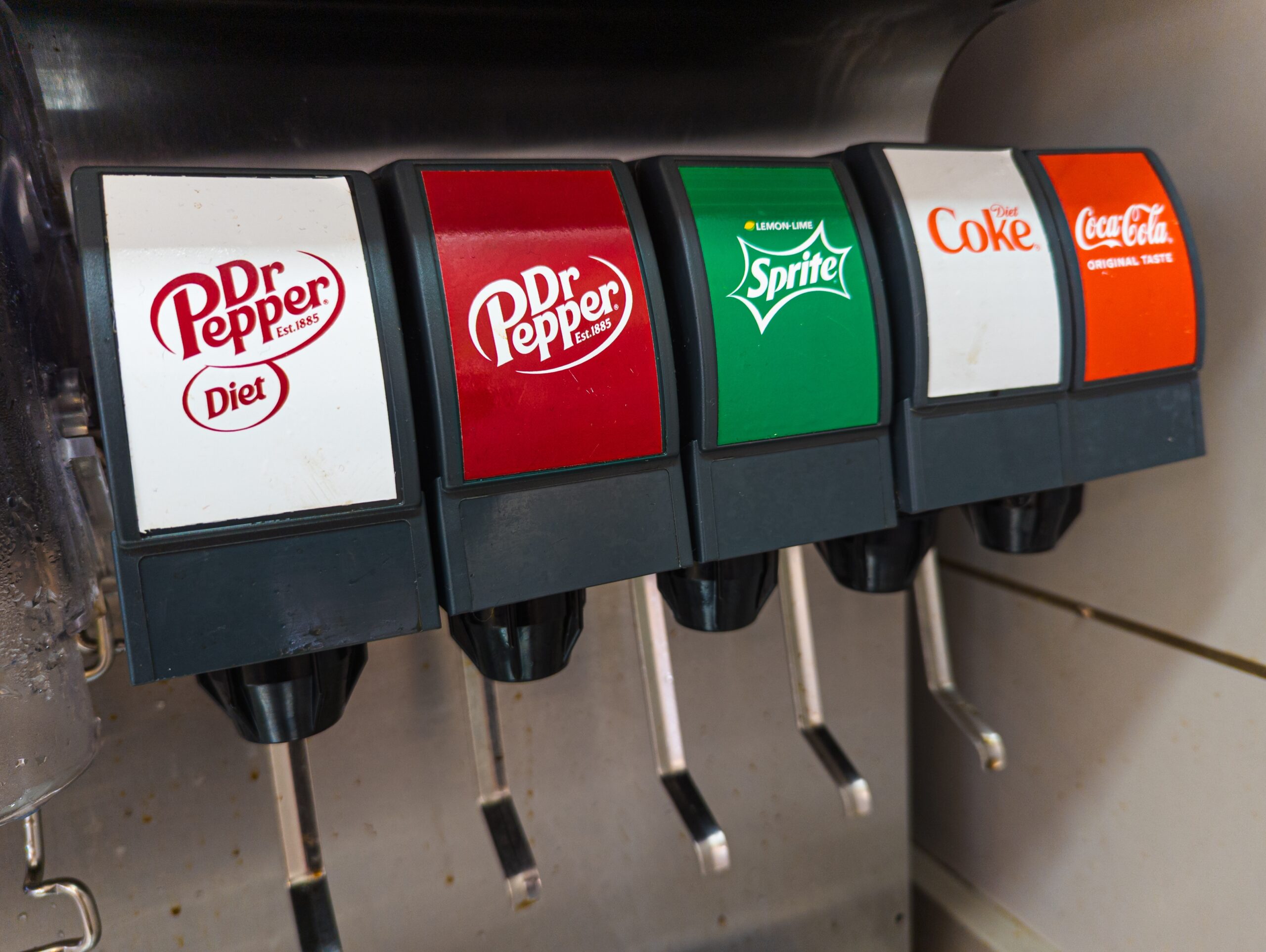 mcdonald’s-begins-to-eliminate-the-drink-comp-and-sparks-discomfort-among-customers