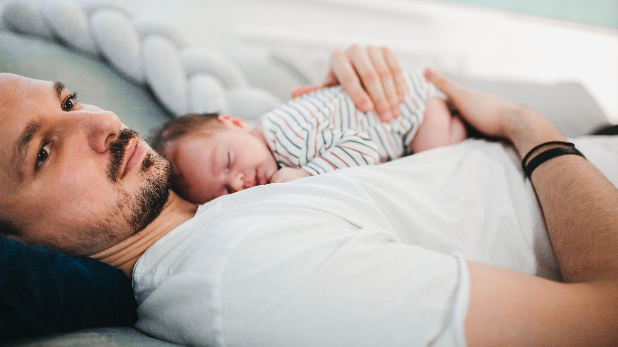 couvade-syndrome:-when-future-parents-feel-pregnant