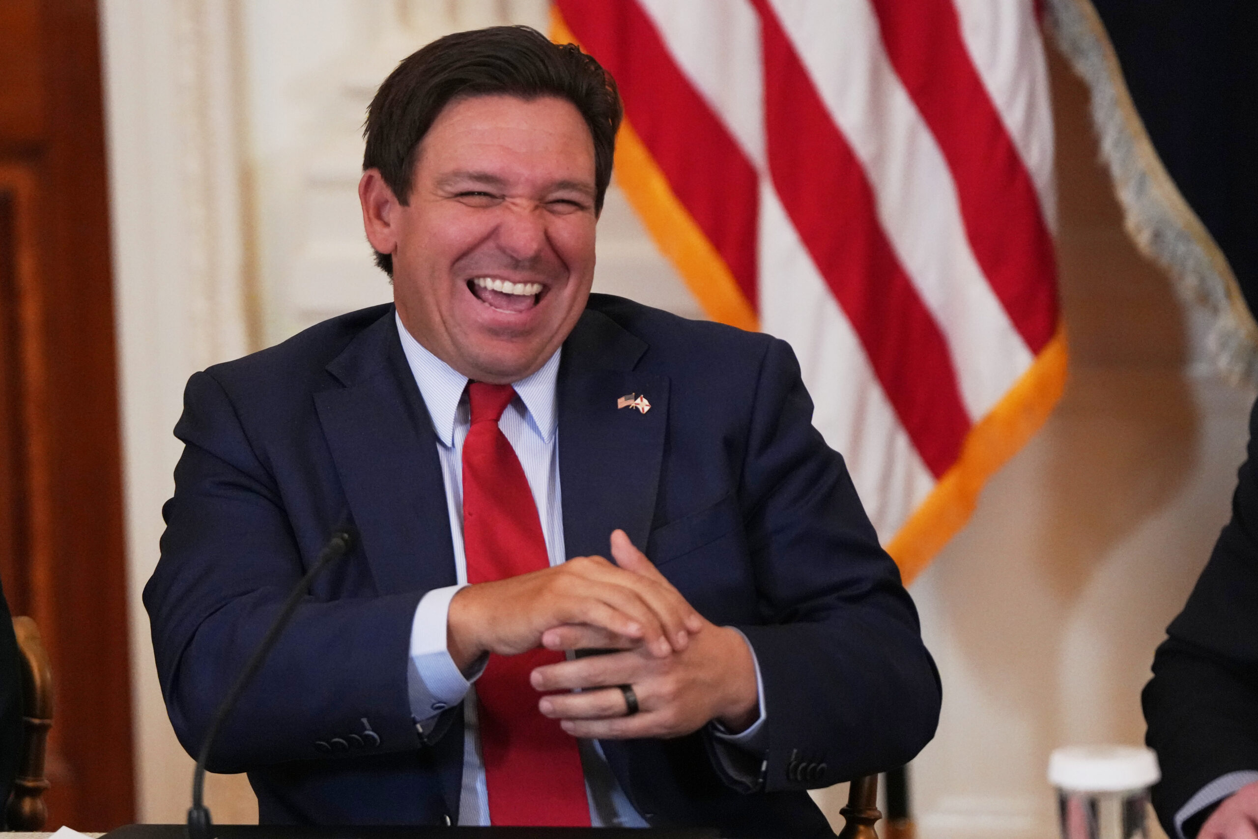 desantis-signs-the-new-electoral-map-that-would-expand-the-republican-advantage-in-florida
