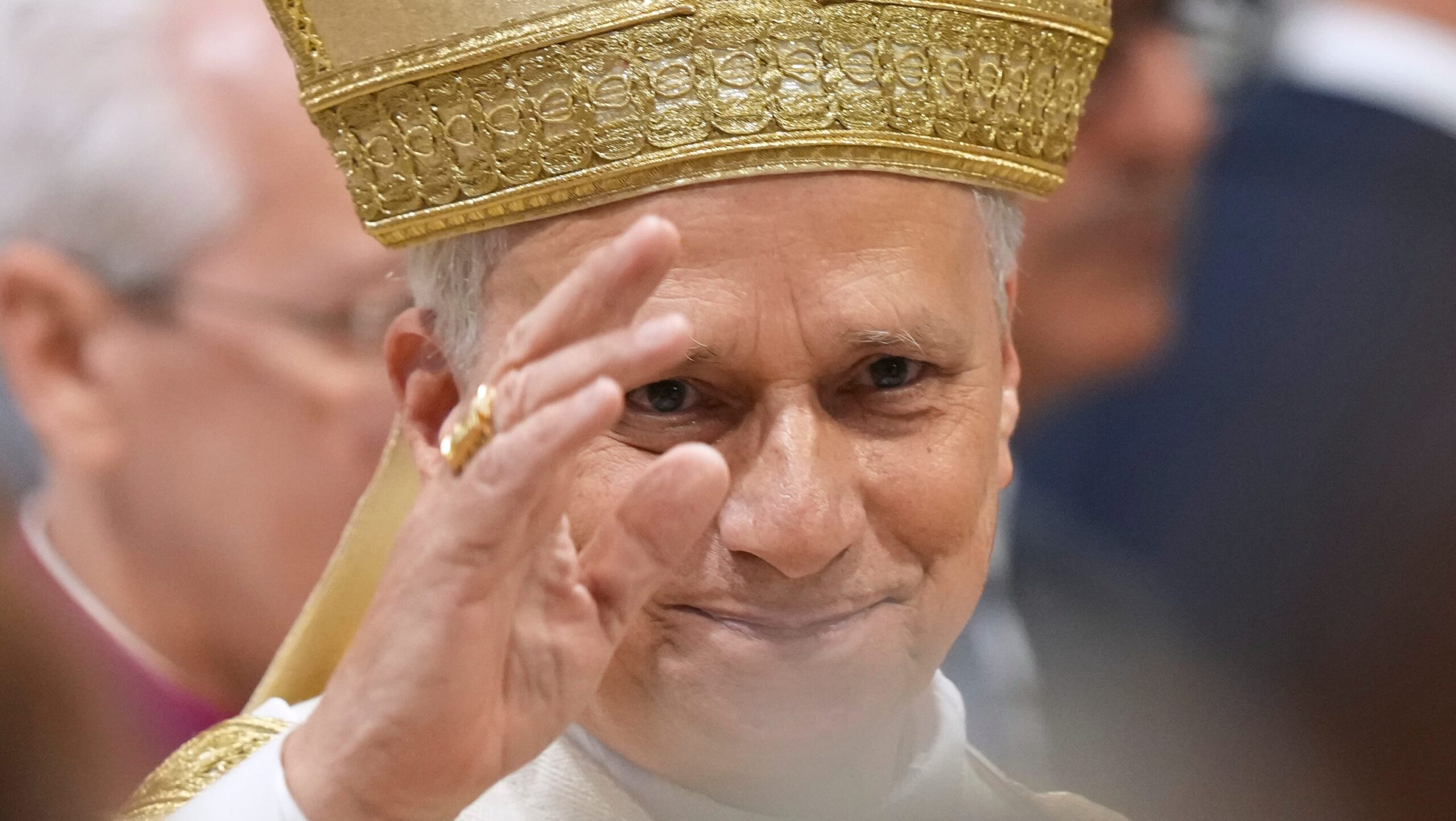 pope-leo-xiv-received-shirt-from-the-world-classic-champion-venezuela-team