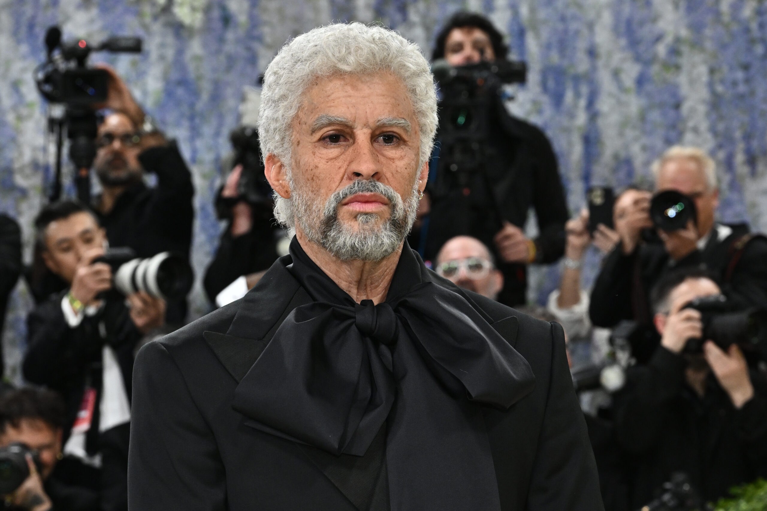 defective-bunny-dressed-as-an-old-man-for-the-met-gala-2026