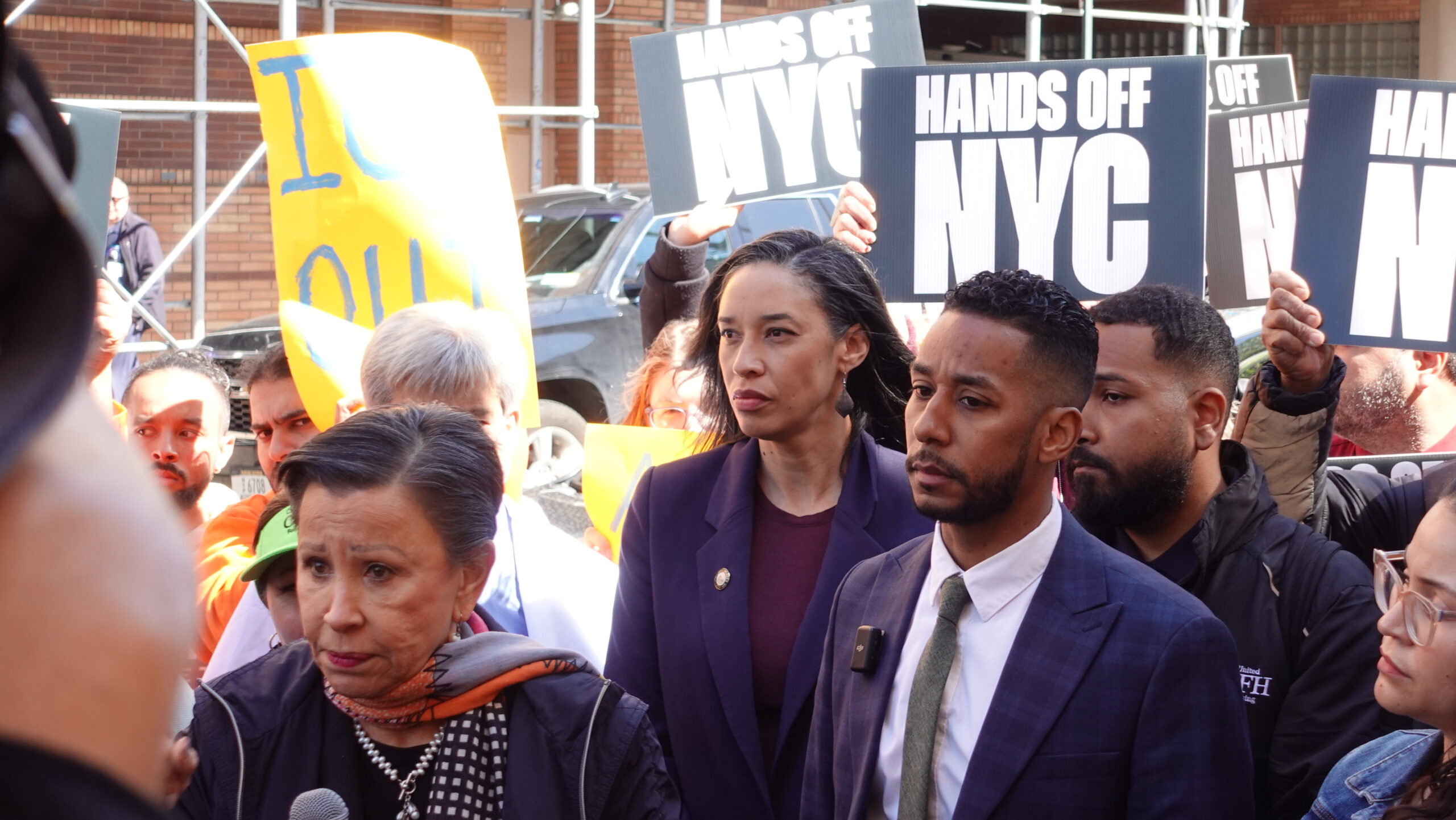 they-reject-ice-operations-in-brooklyn-and-demand-that-the-nypd-not-cooperate-with-‘la-migra’