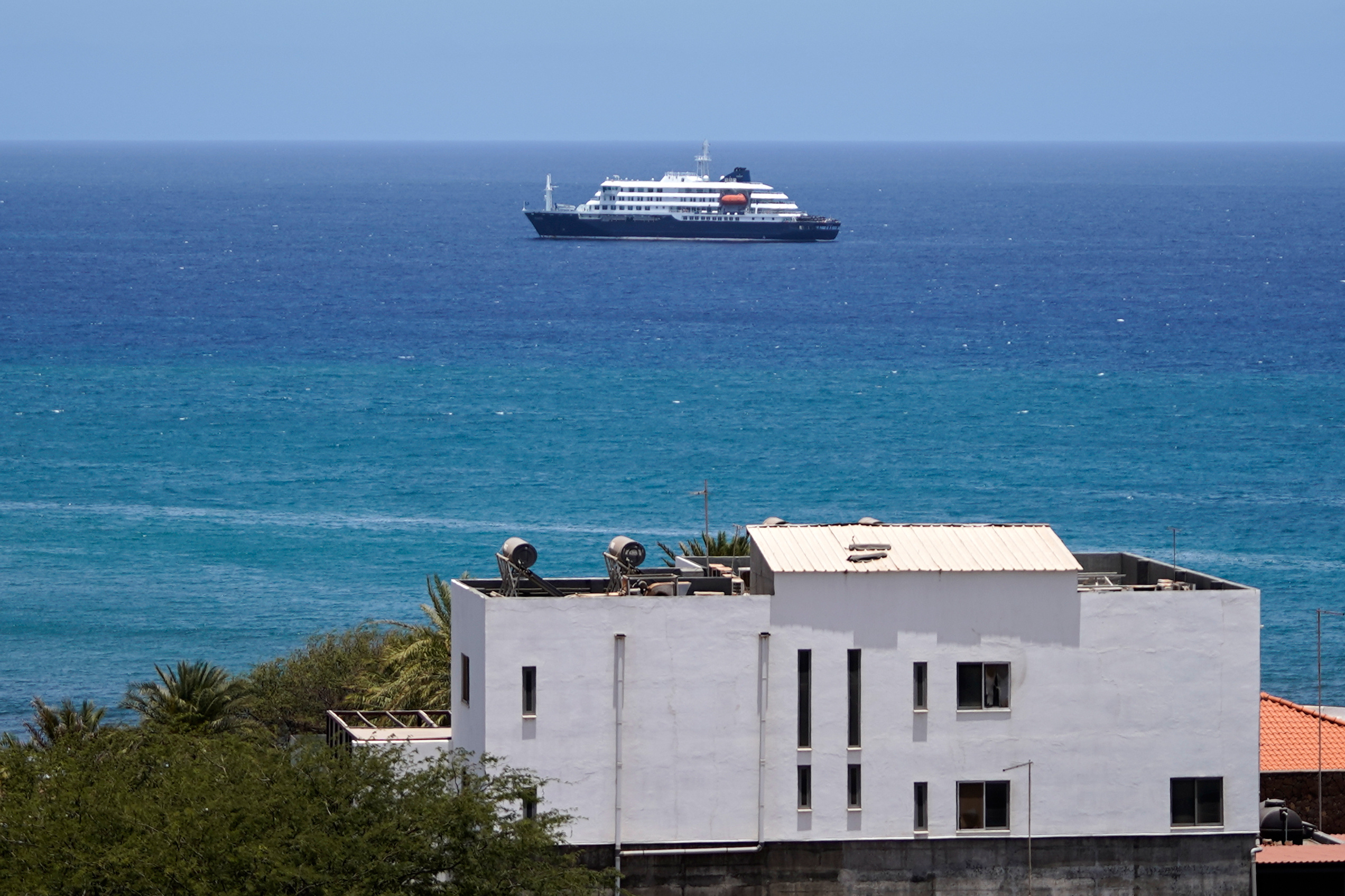 three-dead-due-to-possible-hantavirus-outbreak-inside-a-cruise-ship-from-argentina