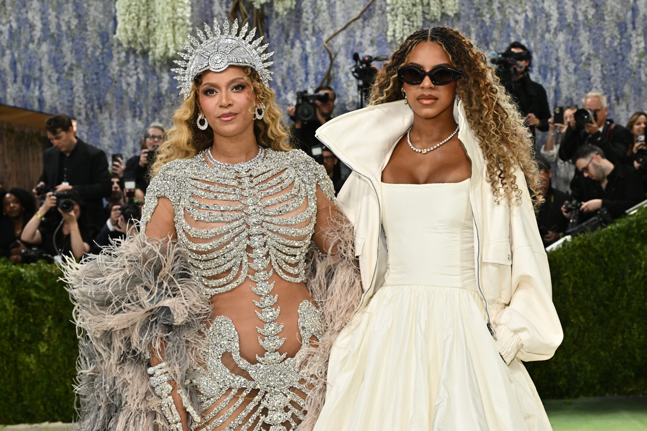 blue-ivy-carter,-daughter-of-beyonce,-debuted-at-the-met-gala-despite-the-restriction-for-minors
