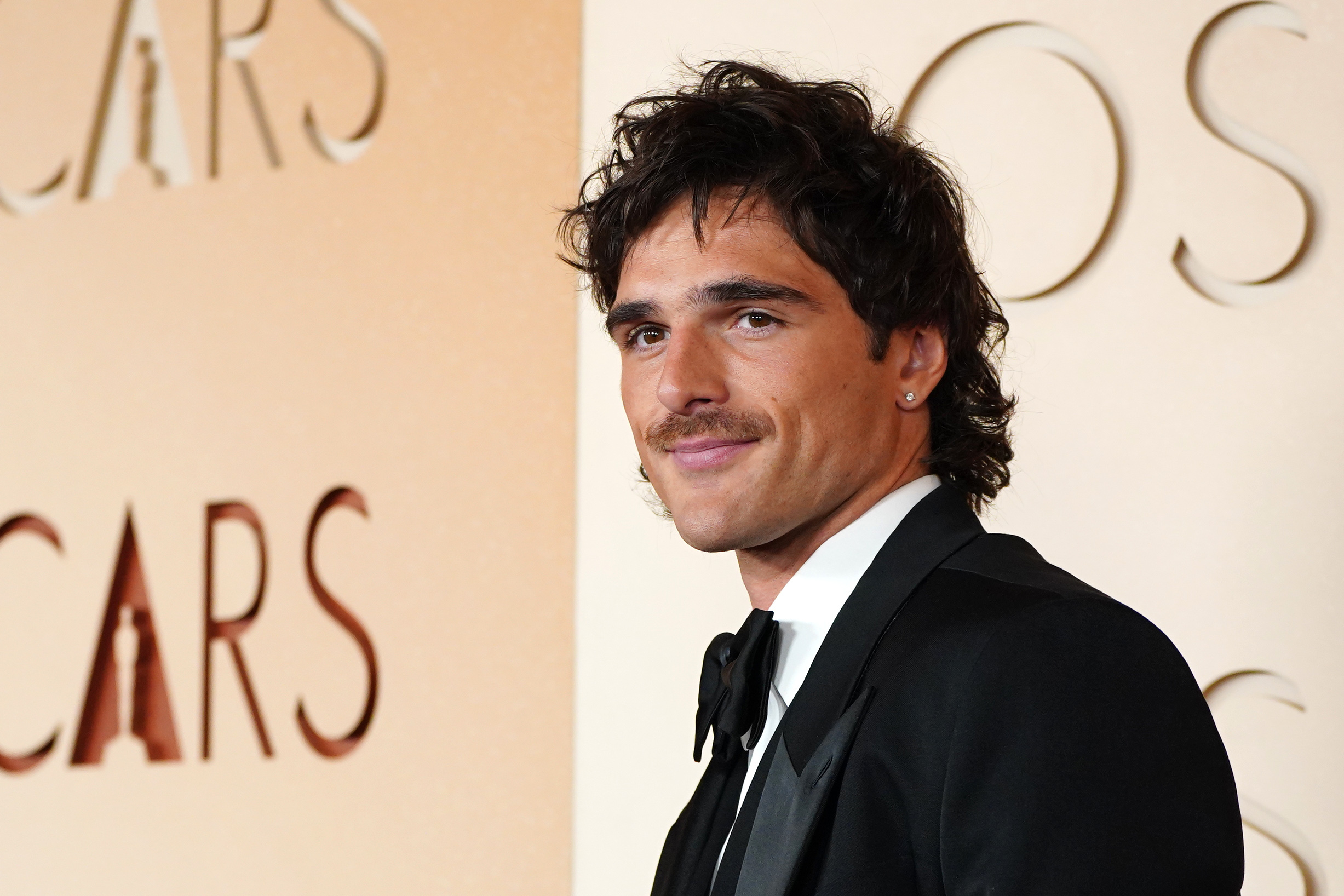 jacob-elordi-suffers-a-serious-injury-and-is-left-out-of-the-cannes-2026-jury